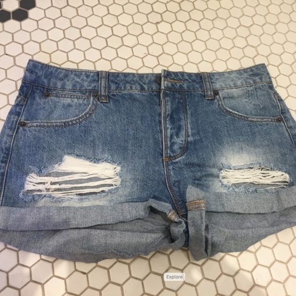 Cute cuffed & ripped jean shorts - Picture 1 of 3